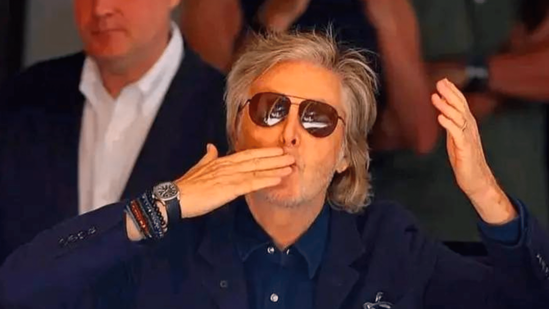 La petite amie de Paul McCartney a expliqué pourquoi elle le trouvait un peu "embarrassant".