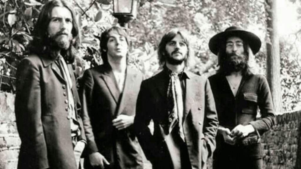 Le producteur de "Now and Then" des Beatles dit que la chanson ressemble à un morceau d'"Abbey Road".