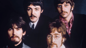 Les Beatles ont battu l'un des plus grands records d'Elton John au Billboard