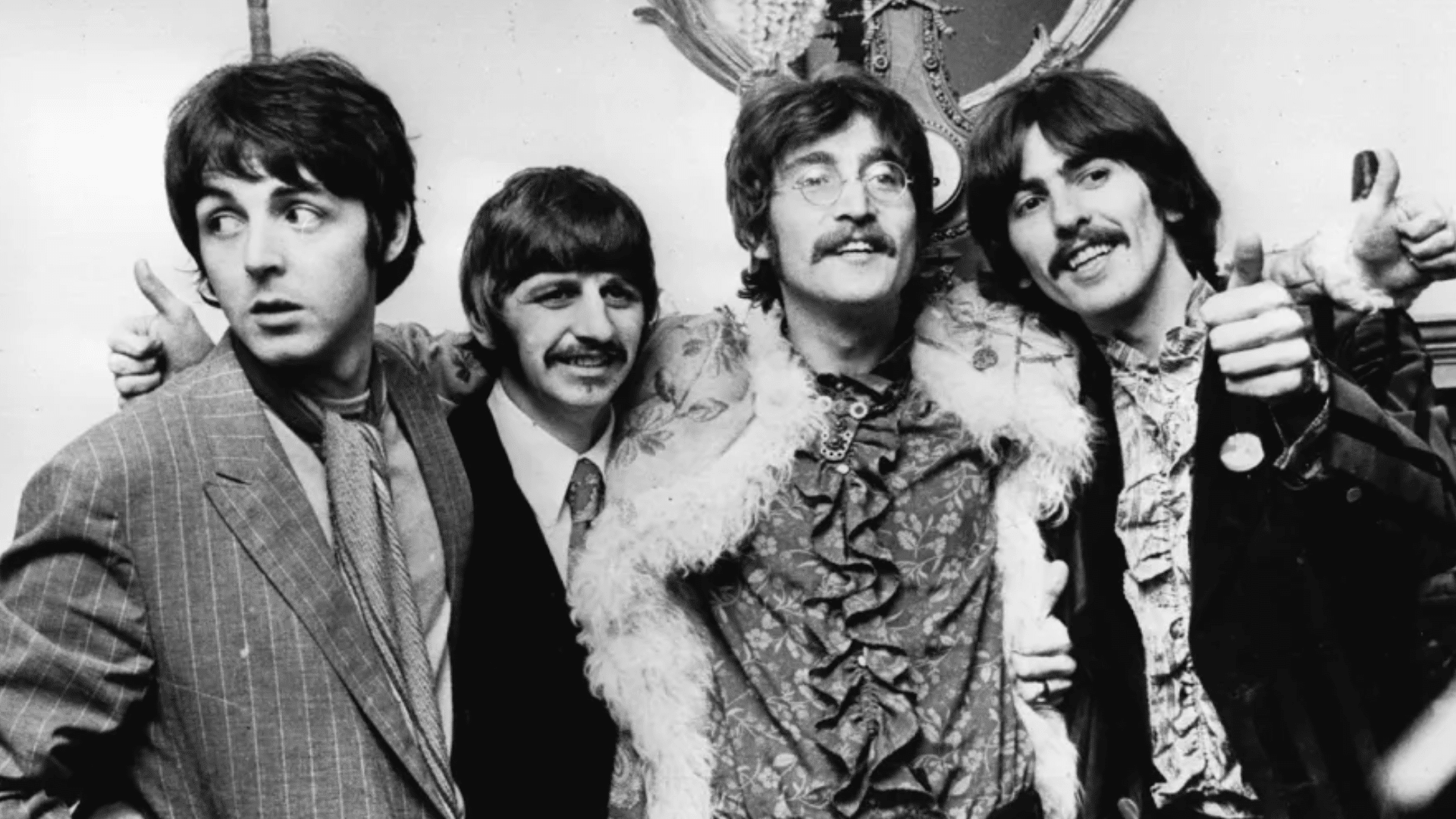 Les Beatles se hissent à la première place des classements britanniques avec "Now And Then".