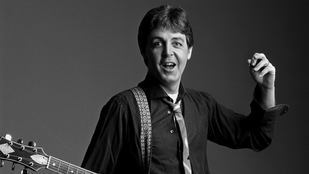 Qui Paul McCartney traite-t-il de "catin" dans "Lavatory Lil" ?