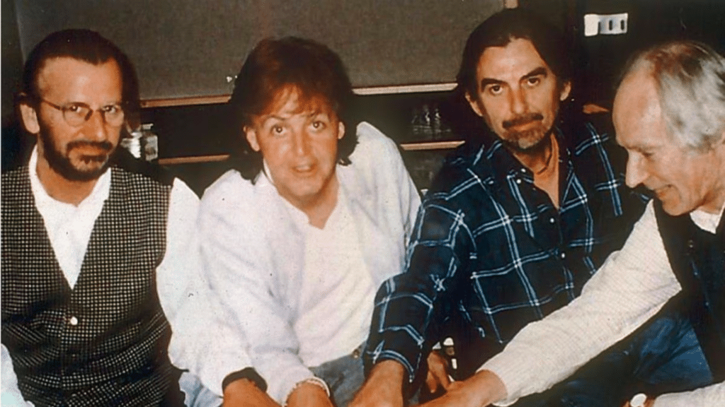 "Ringo Starr Célèbre le Retour des Beatles au Sommet avec 'Now And Then'