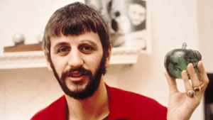 Sir Ringo Starr - La nouvelle chanson des Beatles "Now and Then" est comme le retour du regretté John Lennon