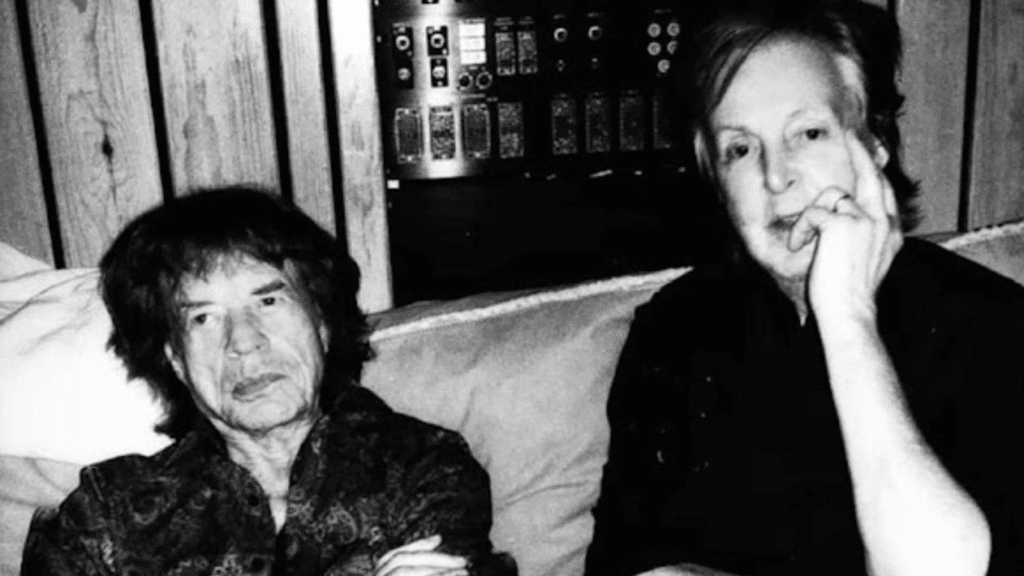 ANDREW WATT A OFFERT A PAUL MCCARTNEY UN HöFNER DE 64 ET PAUL L'A UTILISÉ SUR LE NOUVEL ALBUM DES ROLLING STONES