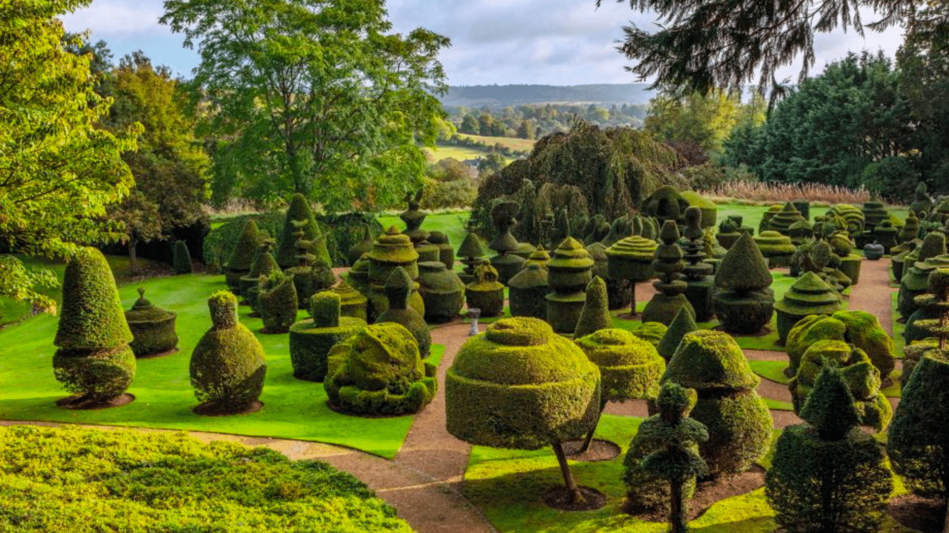 Le jardin de George Harrison : Comment le Beatle et sa femme ont transformé une "jungle enchevêtrée" en un magnifique jardin