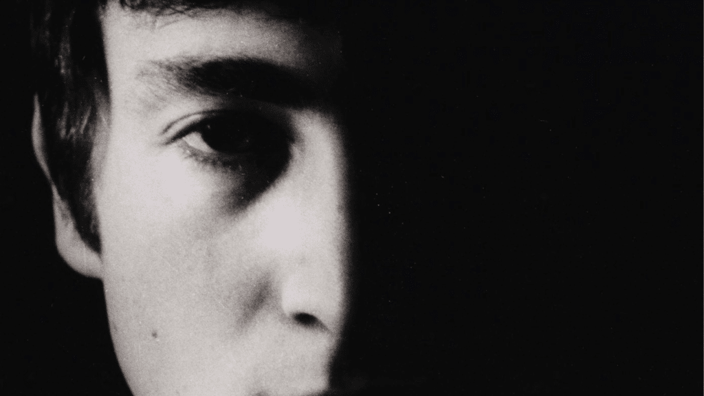 John Lennon a dû réfléchir longuement avant de décider s'il devait continuer à faire de la musique après Hambourg