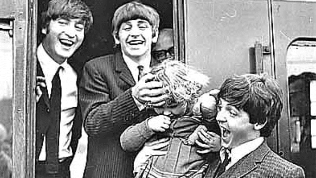 Le menu du vol de retour des Beatles des Bahamas vendu pour 7 000 £ lors d'une vente aux enchères