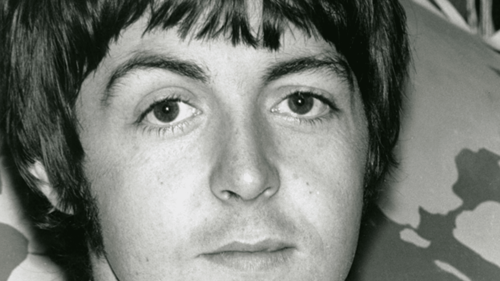 Paul McCartney a expliqué pourquoi Elvis Presley ne figure pas sur la pochette de "Sgt. Pepper" des Beatles