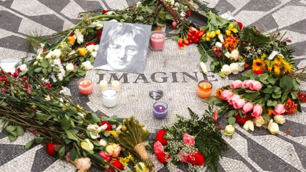 Yoko Ono a organisé un service commémoratif privé en deux personnes pour John Lennon