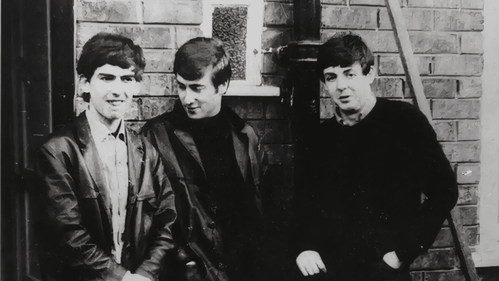 John Lennon a dû supplier Paul McCartney de se détourner de son père et de rejoindre les Beatles