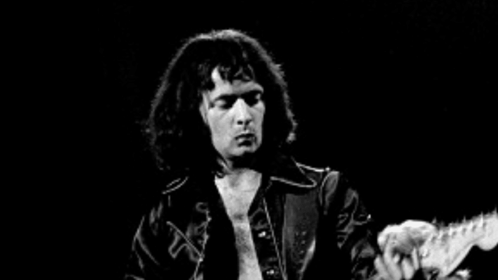 La chanson de John Lennon critiquée par Ritchie Blackmore pour son caractère "semi-professionnel".