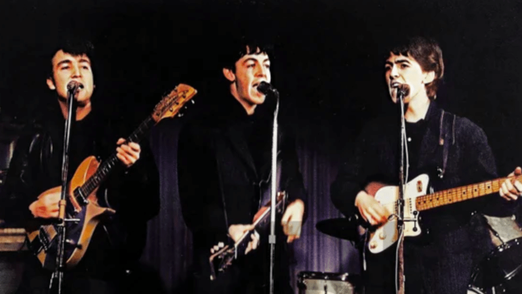 Le voyage en auto-stop qui a failli mettre fin aux Beatles avant même qu'ils n'aient commencé