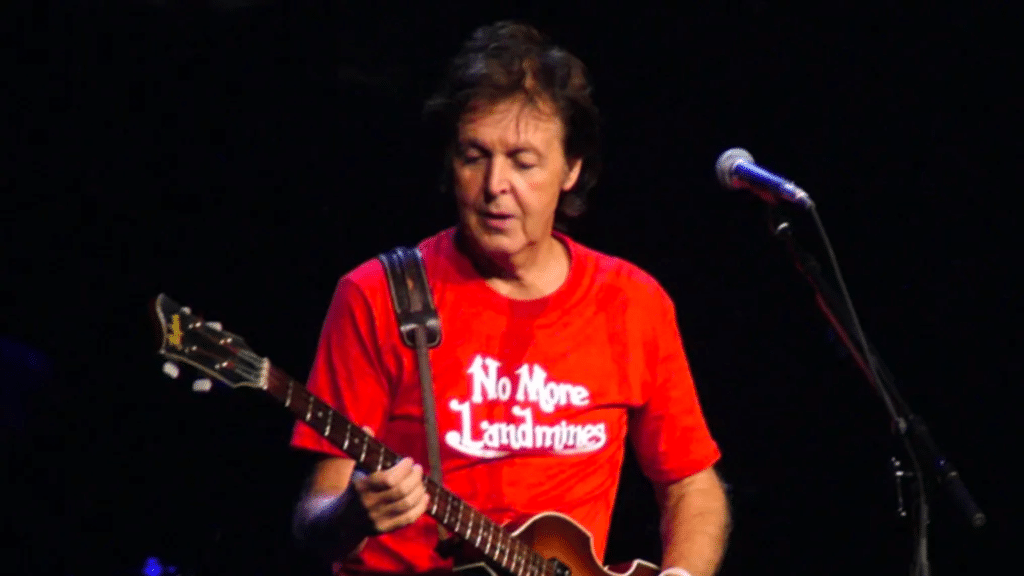 Paul McCartney obtient un nouveau numéro 1 dans deux classements du Billboard, en tant qu'auteur-compositeur.