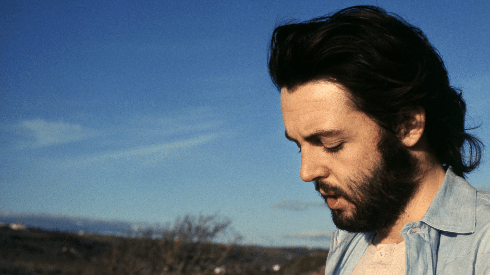 Les Beatles : Paul McCartney se confie sur le réconfort et les pleurs partagés avec John Lennon « Nous nous aimions »