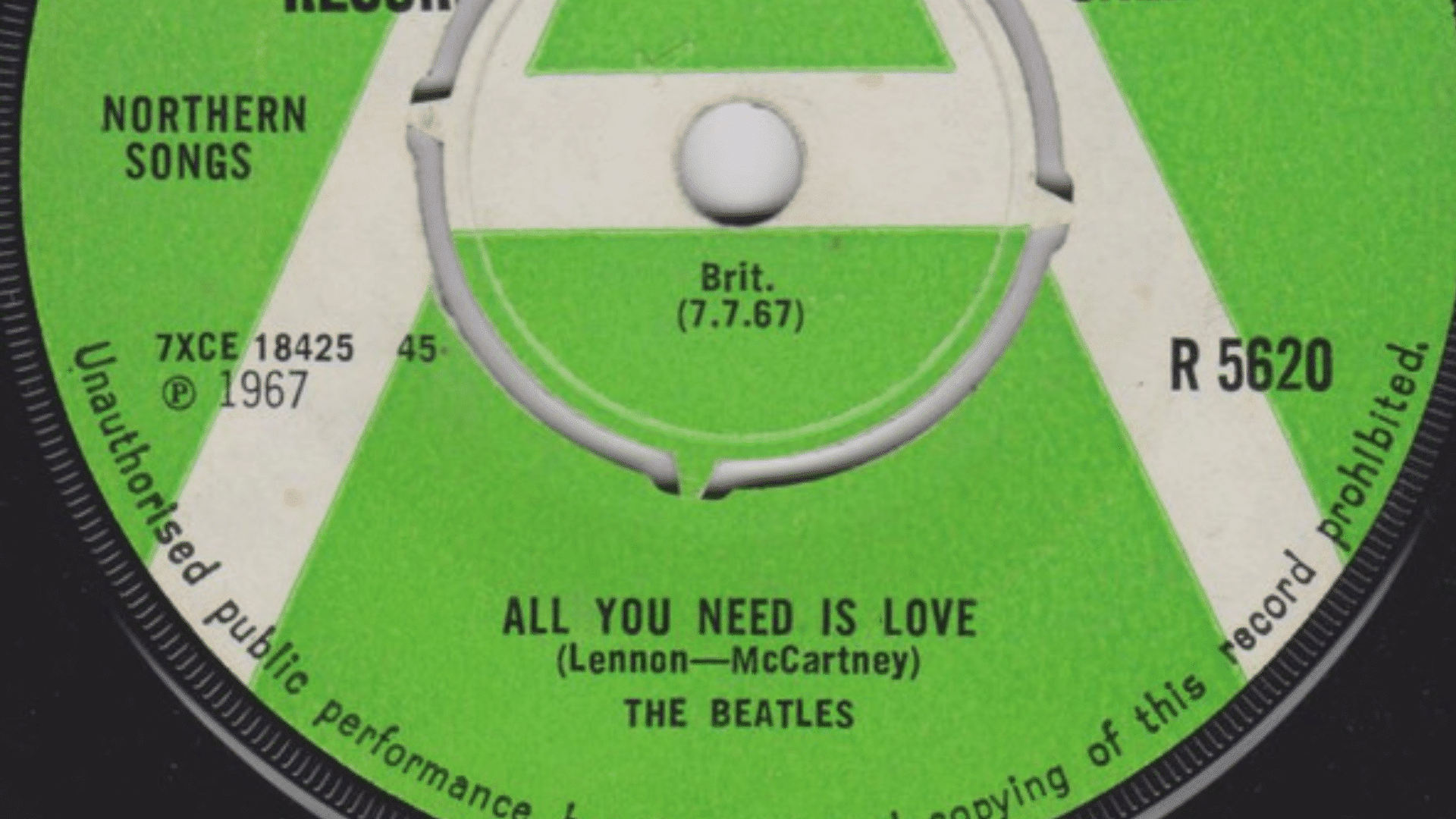 Découvrez les Stars Célébrant l'Amour aux Chœurs de « All You Need Is Love » des Beatles