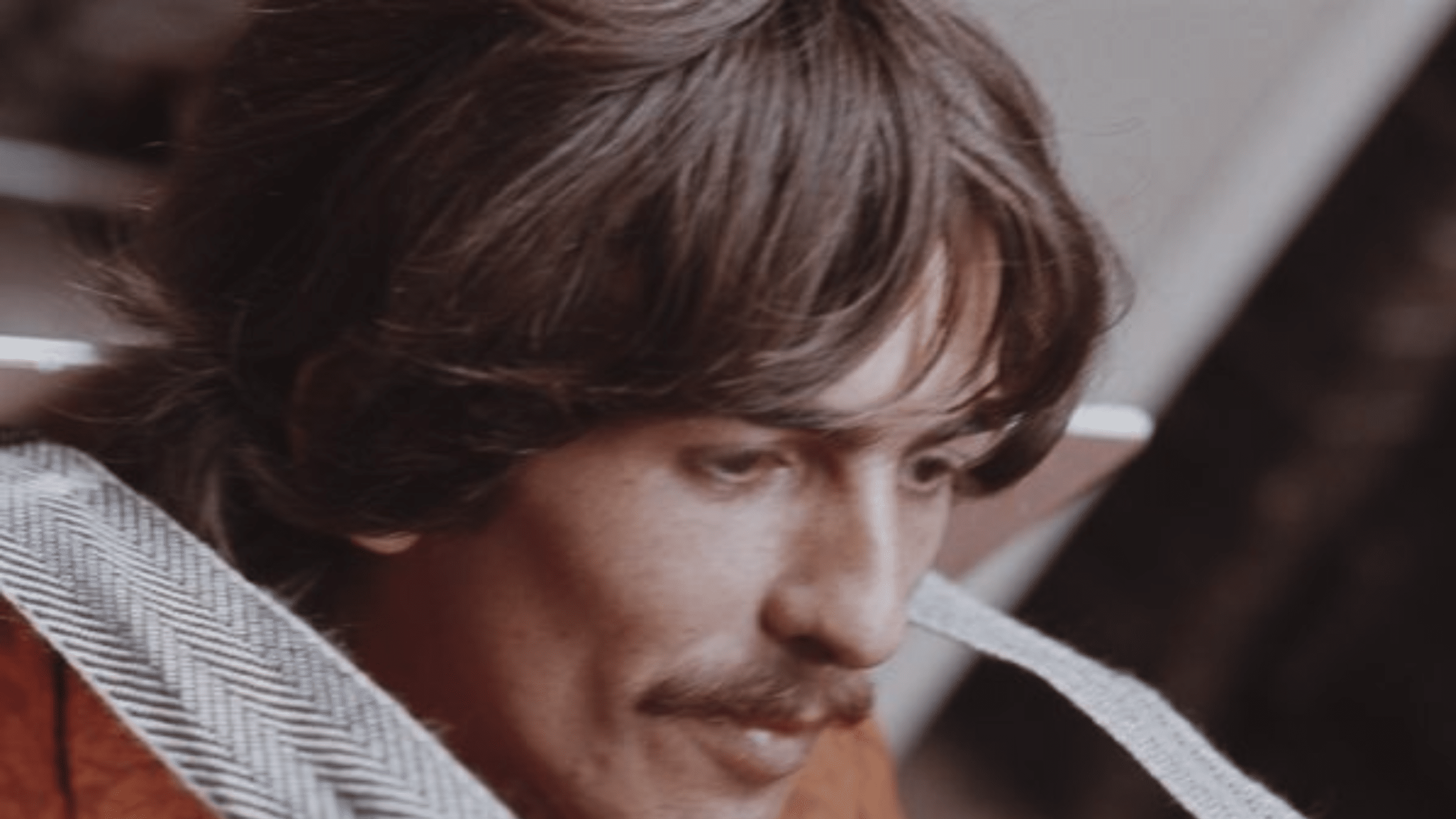 George Harrison et While My Guitar Gently Weeps : le combat d’un Beatle pour sa place