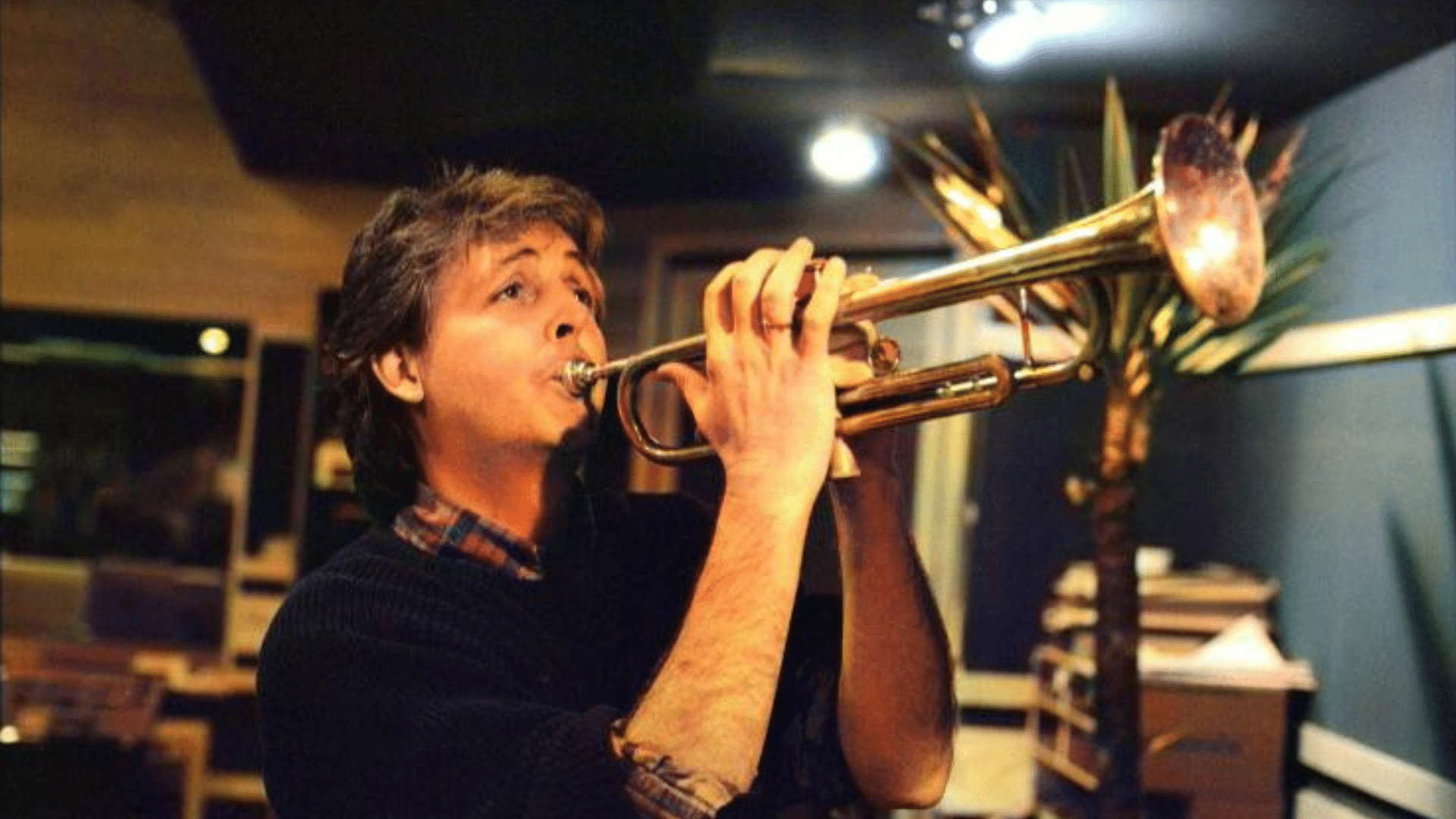Paul McCartney : maître de la basse, multi-instrumentiste et l'âme des Beatles