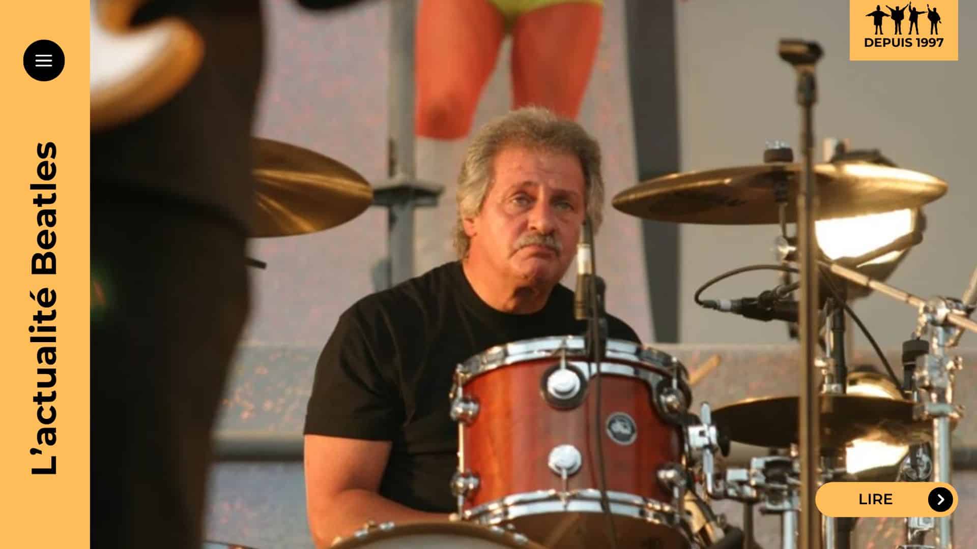 Évincé des Beatles en 1962, Pete Best n’a jamais revu Paul McCartney. De l’Anthology aux tweets de 2024, découvrez 60 ans de silence, de regrets et l’espoir d’une réconciliation tardive.