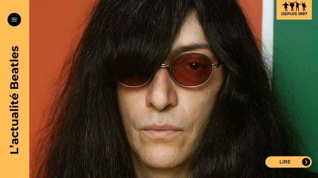 Joey Ramone place Please Please Me au sommet des albums fondateurs, saluant son énergie brute et son rôle historique dans la révolution pop des Beatles.