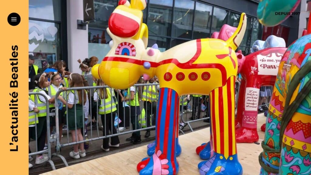 Paul McCartney crée une sculpture “Yellow Submarine” pour Gromit Unleashed 3 à Bristol. Un hommage visuel à l’univers Beatles, exposé avant une vente caritative au profit d’un hôpital pour enfants.