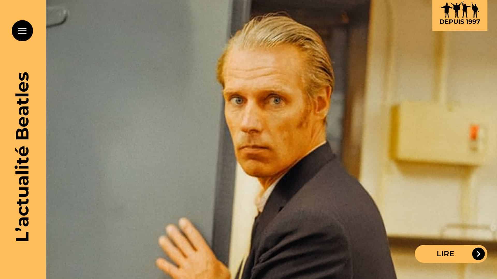Pour LOVE, George Martin offre un ultime arrangement de cordes sur la version acoustique de « While My Guitar Gently Weeps », clôturant sa carrière Beatles avec émotion et finesse.