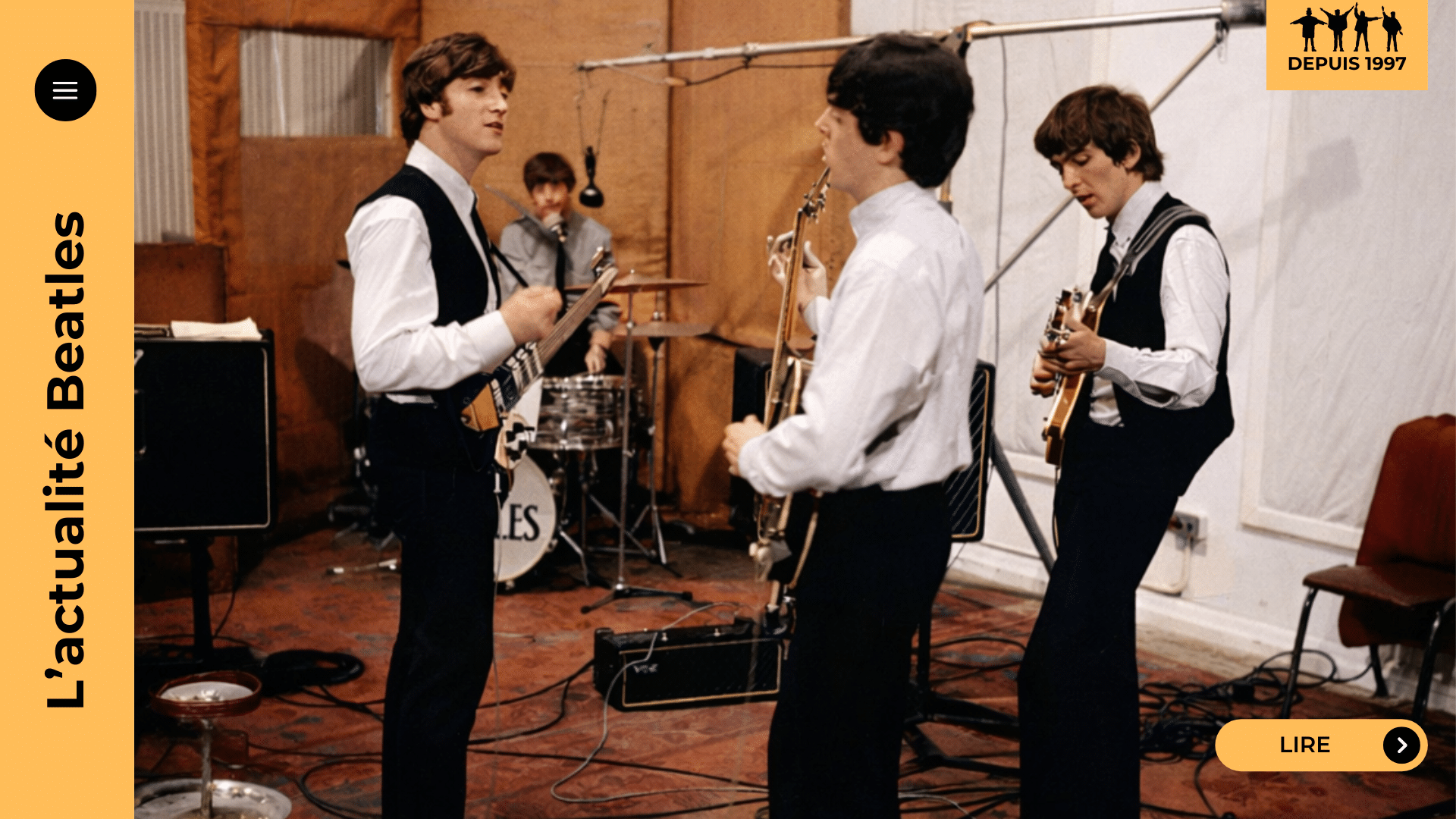 25 février 1964 : à Abbey Road, les Beatles bouclent Can’t Buy Me Love, gravent You Can’t Do That et esquissent And I Love Her… pendant que George Harrison fête ses 21 ans. Coulisses, anecdotes et pression du film A Hard Day’s Night : plongez dans la journée qui a tout accéléré !