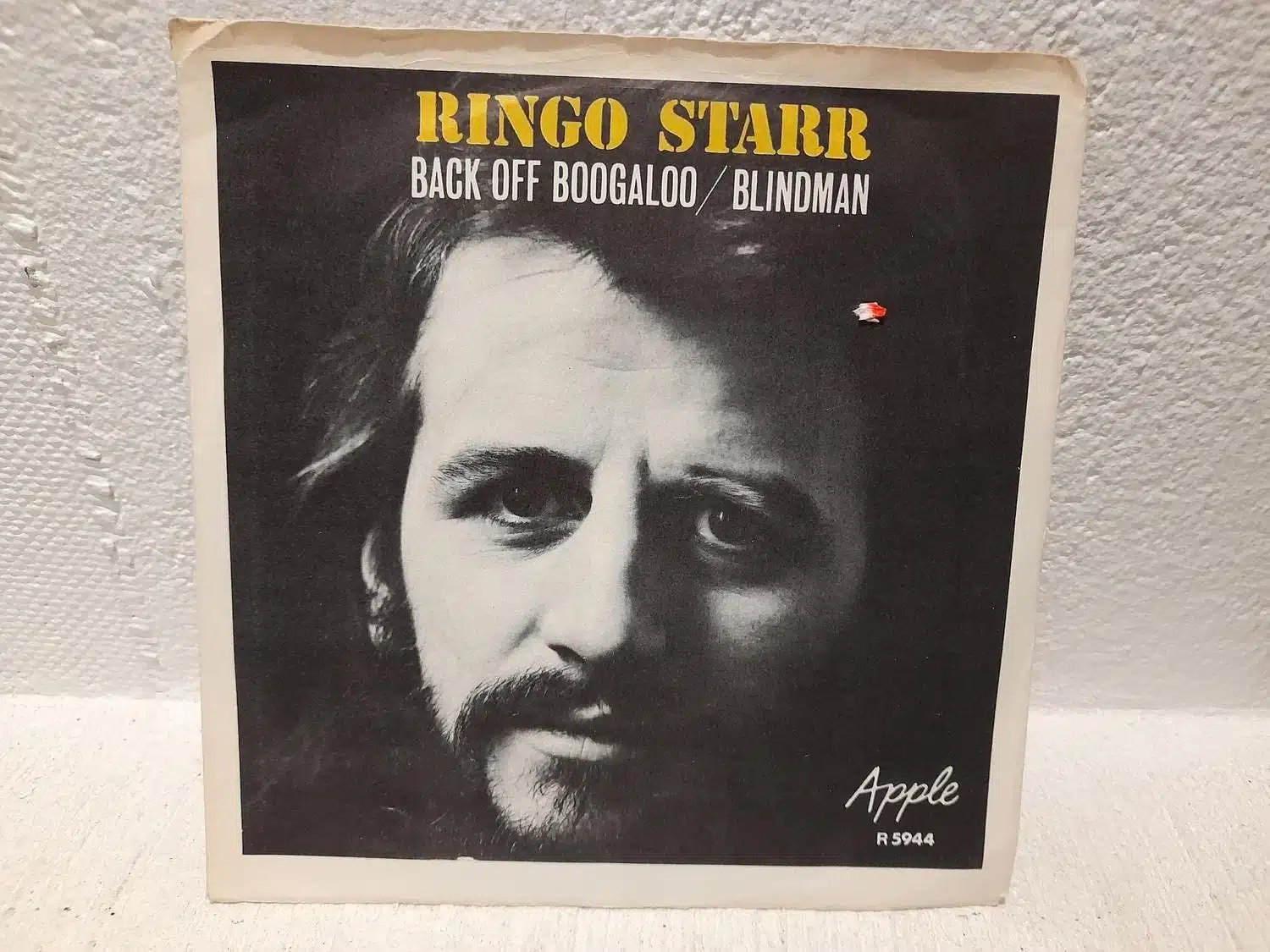 Pochette britannique du 45 tours Back Off Boogaloo, Apple R 5944 (1972)