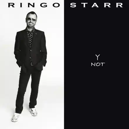 Pochette de Y Not de Ringo Starr (2010), composition noir et blanc avec portrait en pied